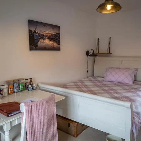 Bed & Breakfast Stone's Throw 4*