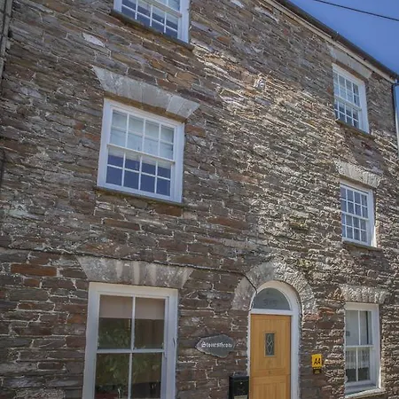 Stone's Throw Bed & Breakfast 4*